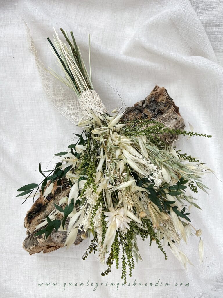 Ramo Preservado de novia en tonos verdes y blancos.