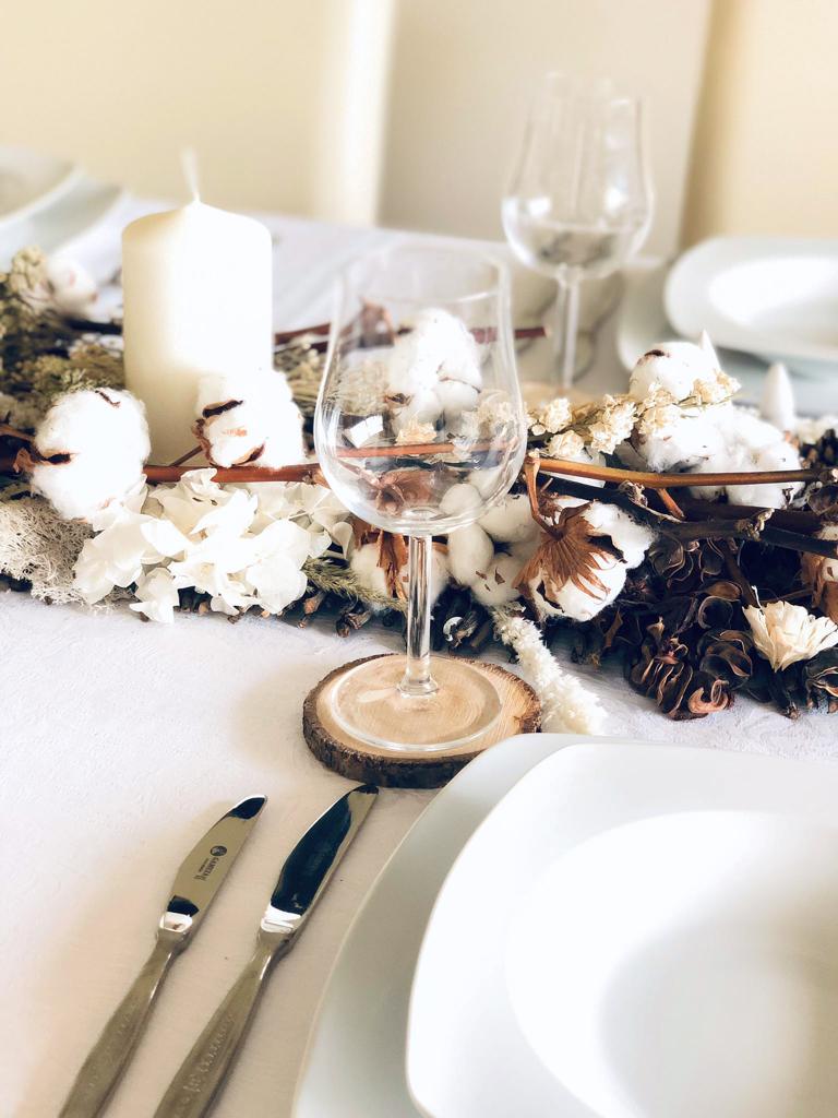 Foto detalle de la decoracion mesa navidad desde otro punto de vista