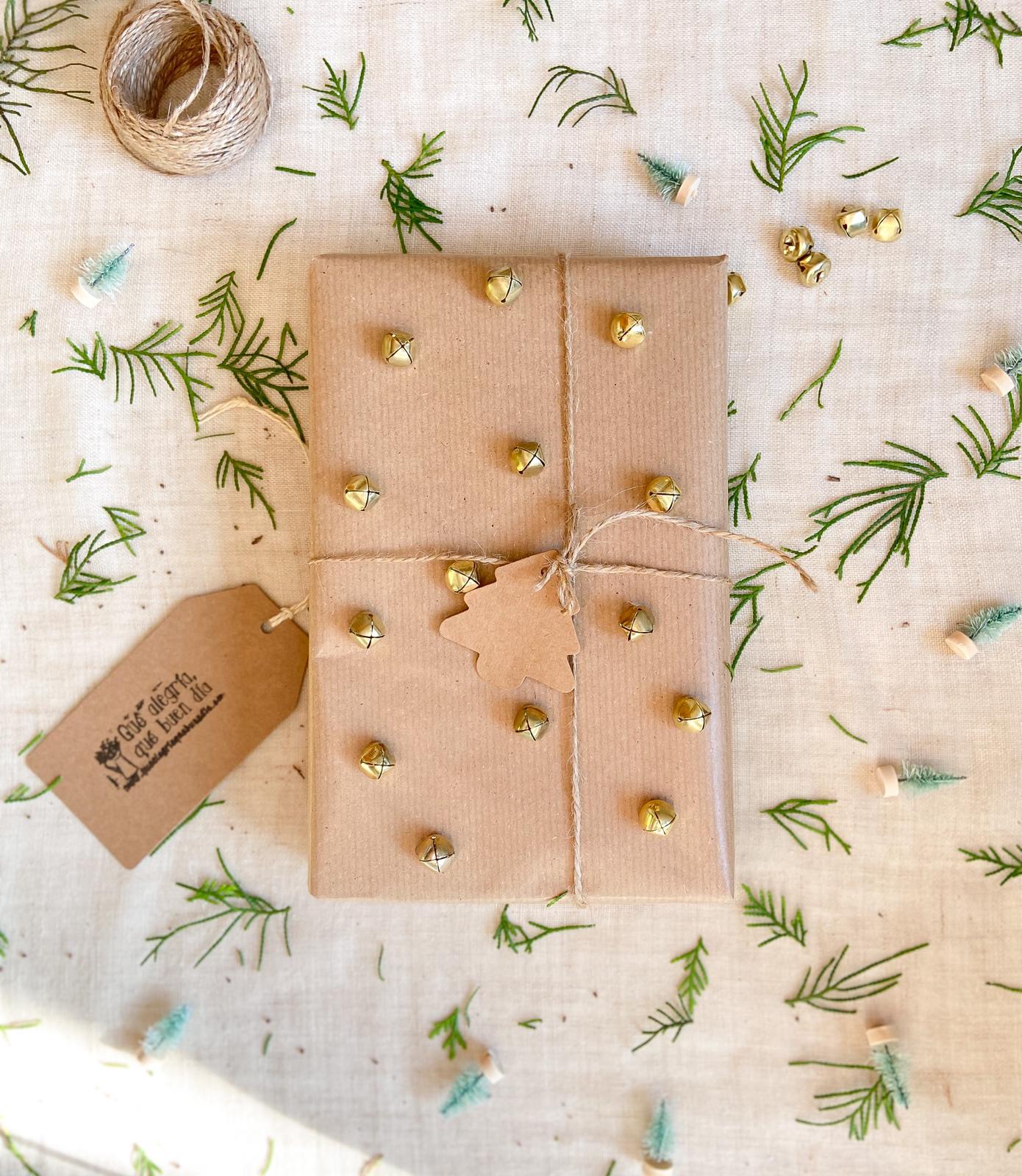 Ideas para envolver regalos de navidad parte con cascabeles