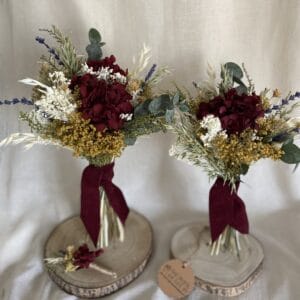 Ramo de novia flores preservadas en tonos granates Y replica de ramo de novia