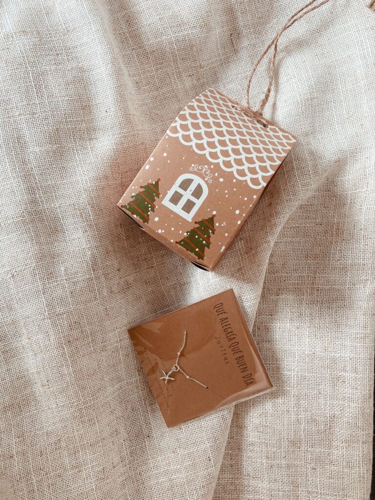 Joyita de Plata en cajita de regalo navidad