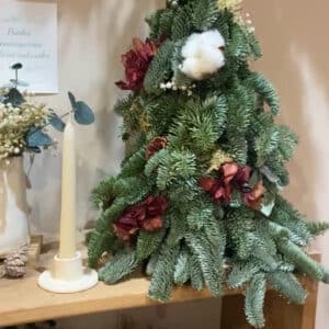Taller Ven a crear tu Mini pino con flores naturales