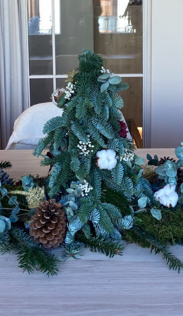 Taller Ven a crear tu Mini pino con flores naturales
