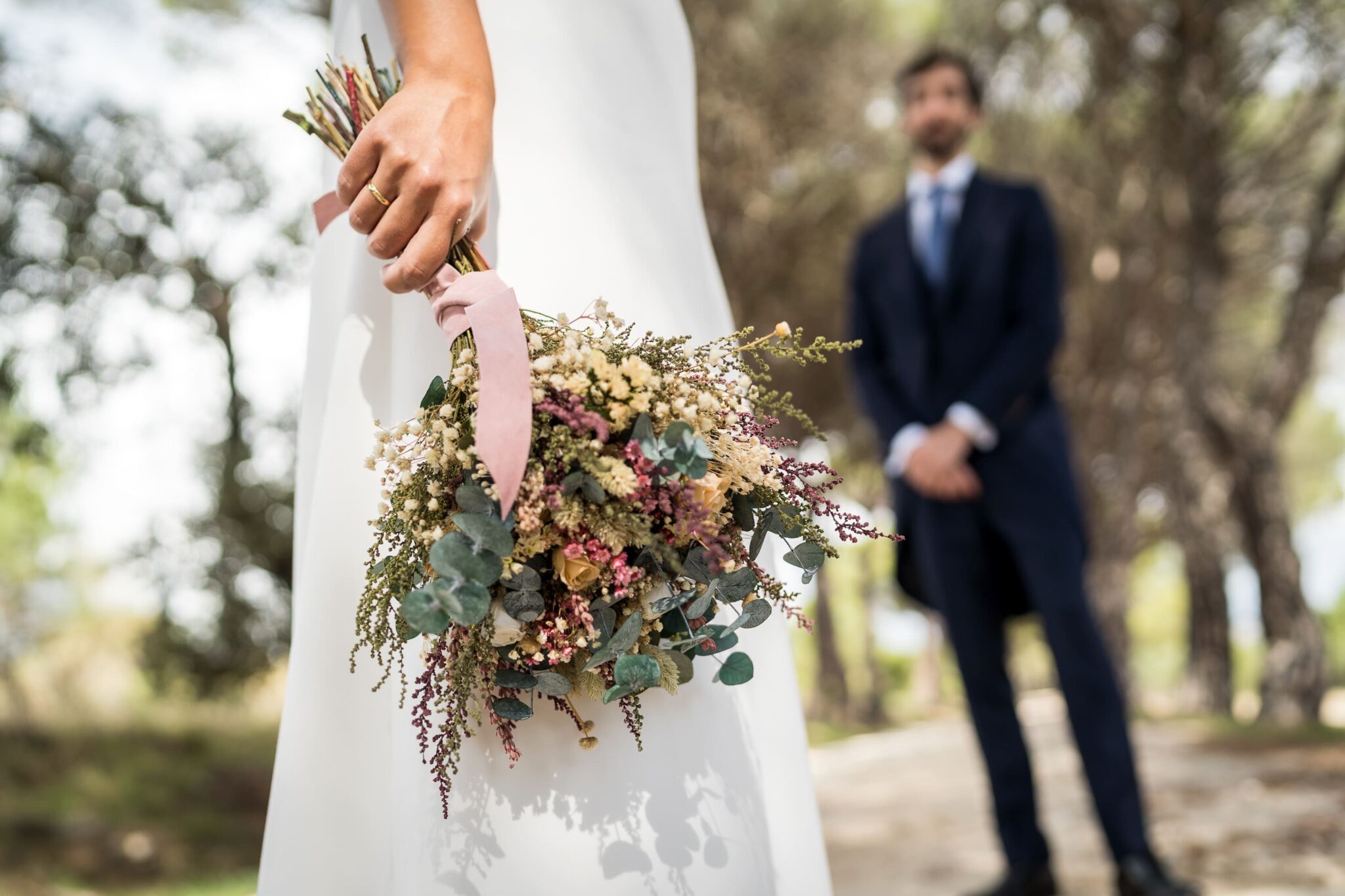 Ramo de novia en boda Majadahonda en tonos malva y verde