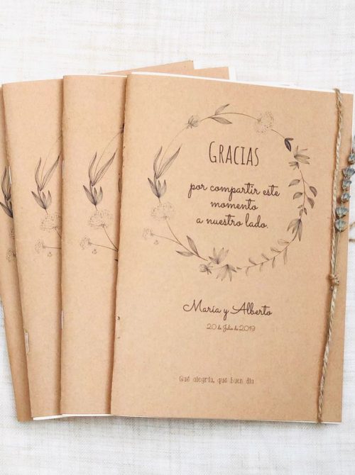 libretas kraft personalizada atada con hilo yute y flor preservada