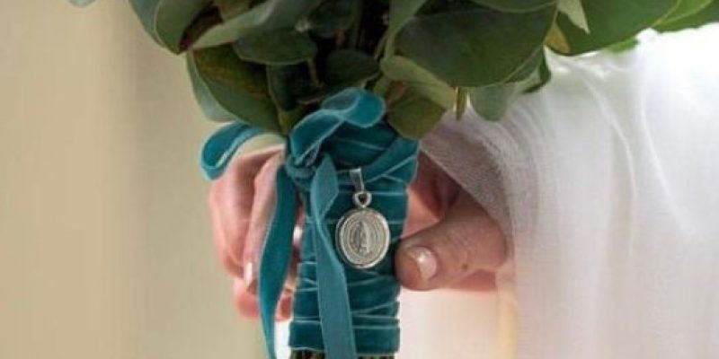 Ramo de novia de flores naturales personalizado en Madrid estilo romántico