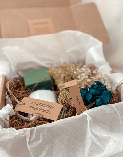 Centro de flores pack talleres florales en tacita zinc