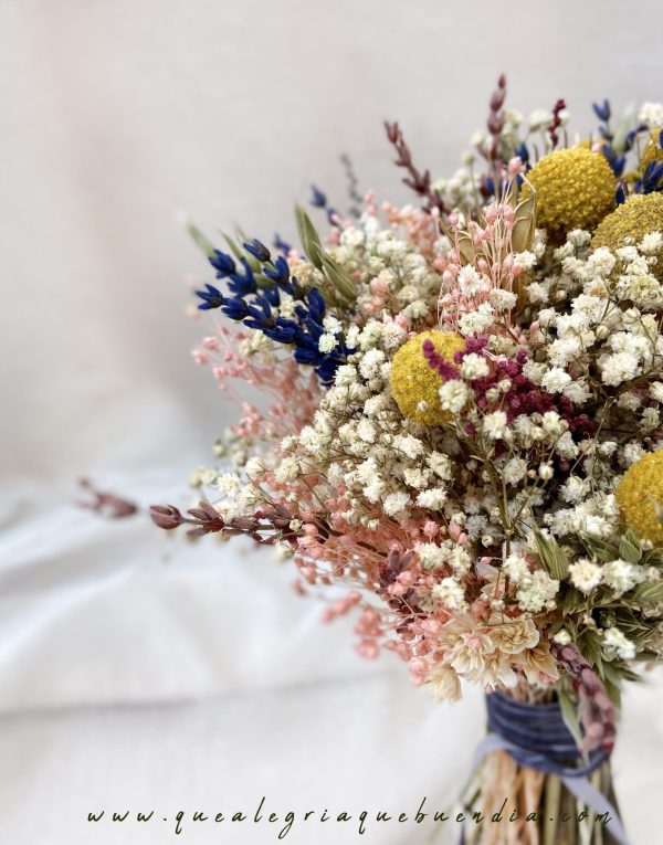 Ramo de flores preservadas para novias con tonos primaverales
