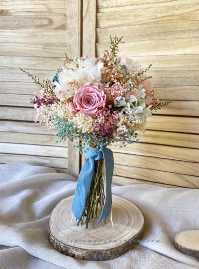 Ramo de Novia en tonos pasteles con flores preservadas. Estilo delicado y elegante